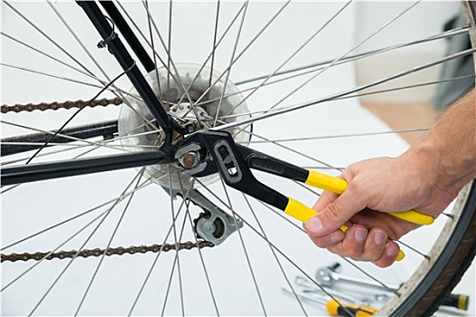 手,修理,自行车,轮子