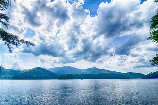 湖,大烟山