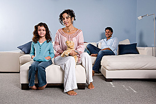 西班牙裔,女儿,坐,沙发,爸爸,背景