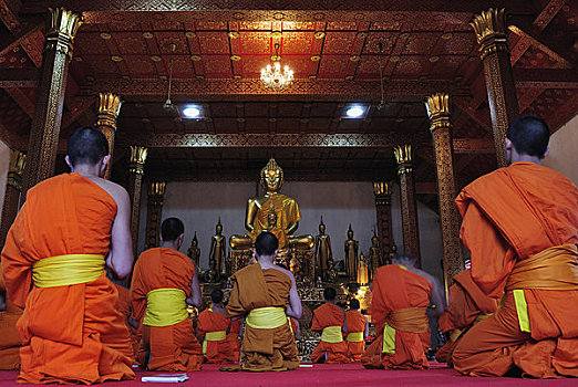僧侣,祈祷,寺院,琅勃拉邦,老挝