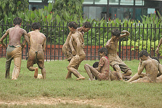 年轻,男孩,玩,比赛,球,倾盆大雨,城市,达卡,孟加拉,七月,2005年