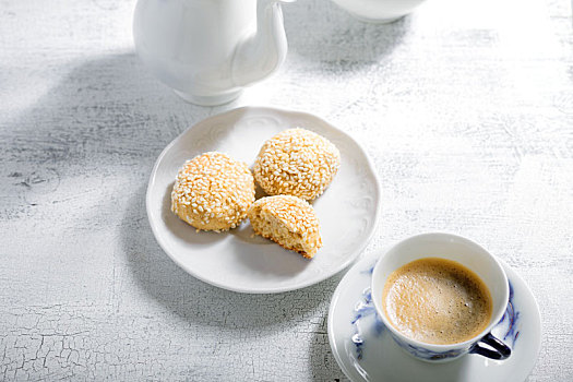 杏仁饼干,咖啡,白色背景,桌子