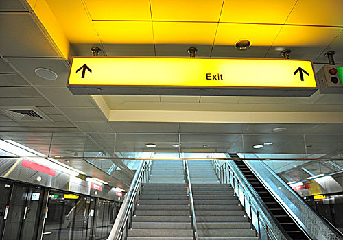 黄色,出口指示牌,地铁站