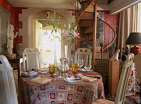 传统,红色,餐厅,装饰,奢华,风格,富有,摆饰,图案,壁纸,桌子,椅子