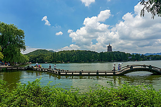杭州西湖雷峰塔与双投桥