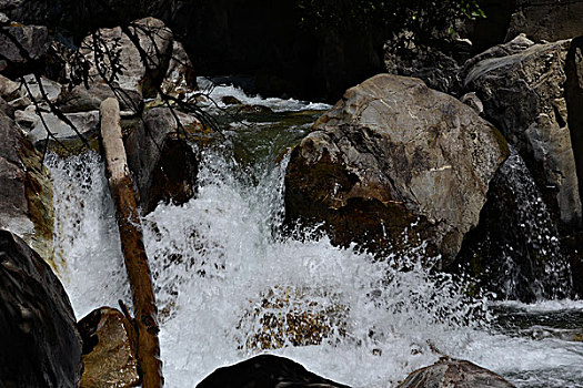 雨崩河生态高山