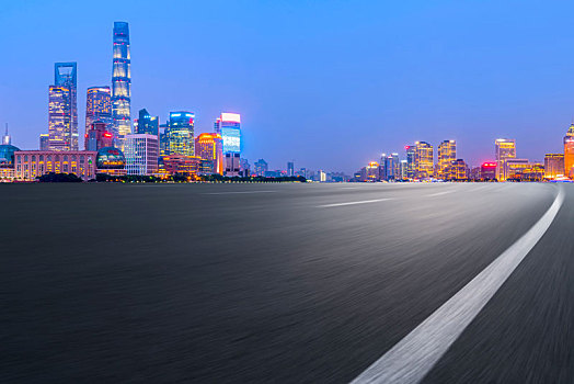 城市道路夜景和上海陆家嘴建筑天际线