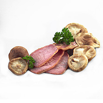 咸肉,蘑菇和欧芹