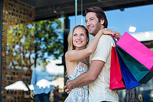 微笑,情侣,购物袋,搂抱,购物中心