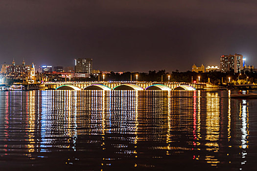 夏季的中国长春南湖公园夜景