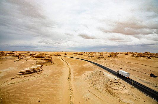 青海戈壁沙漠无人区