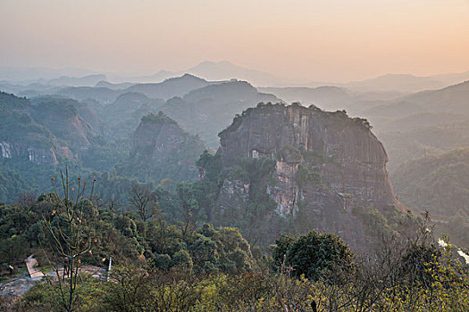 山,丹霞,太阳,蓝天,大气,山脉,驴友,河流,地质公园,丹霞地貌,灌木,树,草,水潭,素材,平面设计