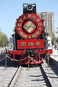 新疆哈密,老蒸汽火车进了文创园,工业遗产成了网红打卡地