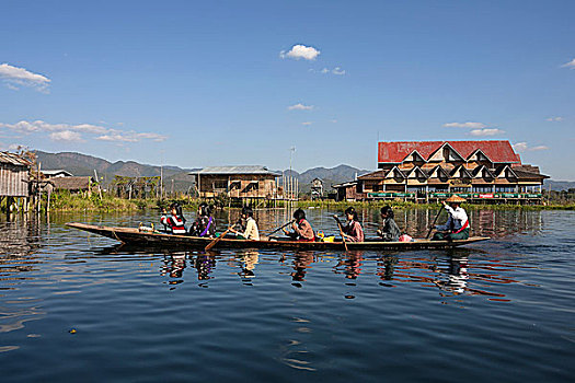 女人,木船,划船,茵莱湖,房子,后面,掸邦,缅甸,亚洲