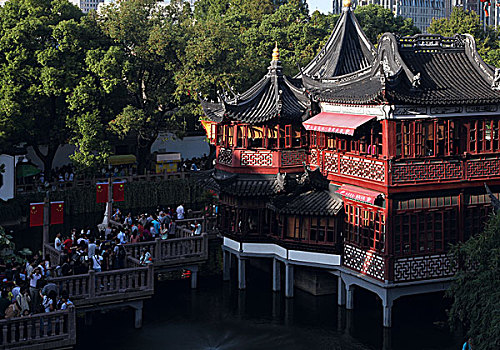 上海豫园湖心亭和九曲桥