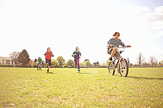 男孩,跑,骑自行车,运动场