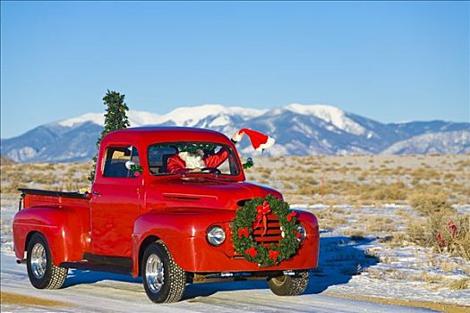 圣诞老人,驾驶,旧式,红色,皮卡,雪盖,乡村道路,瑞欧格兰山谷,新墨西哥
