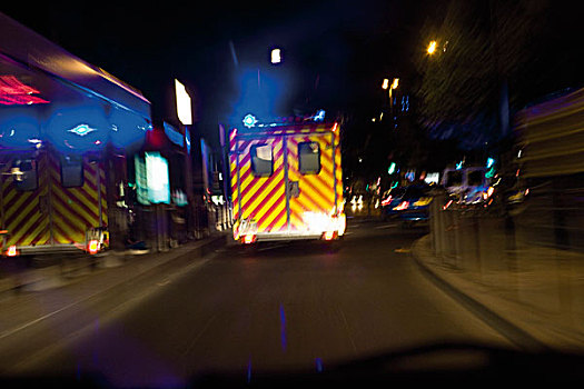 救护车,驾驶,街上,夜晚