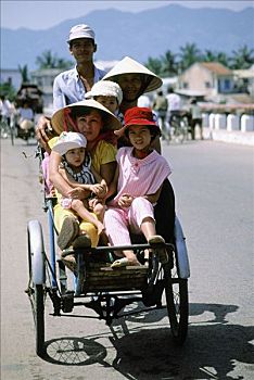 越南,中心,家庭,骑,三轮车