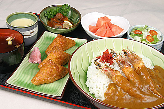 炸虾咖喱饭付皮寿司套餐