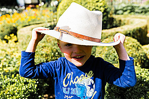 小男孩,遮阳帽,花园,半身像