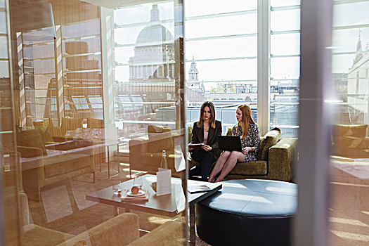 职业女性,会面,办公室,沙发,伦敦,英国