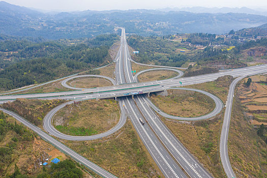 湖南湘西的高速公路