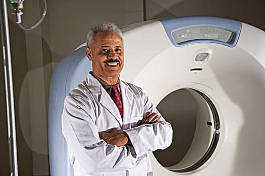 美国黑人,放射科医生,靠近,ct扫描