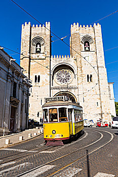 老,黄色,有轨电车,狭窄街道,大教堂,里斯本,阿尔法马区,地区,葡萄牙