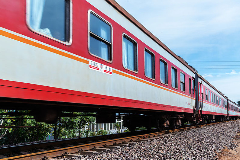 红皮客运列车图片_红皮客运列车高清图片_全景视觉