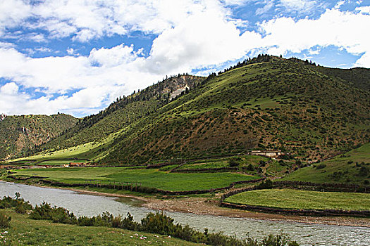 青藏高原山谷