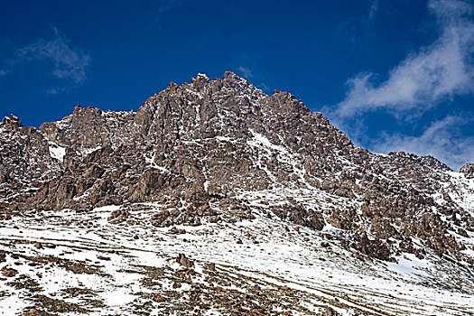 天山雪山