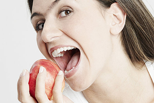 肖像,年轻,女人,吃,苹果
