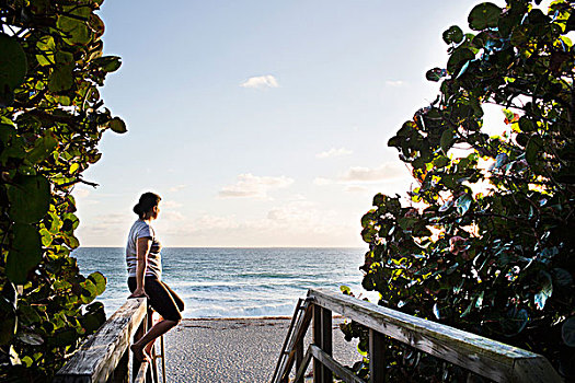成年,女人,休息,人行道,栏杆,朱诺海滩,佛罗里达,美国
