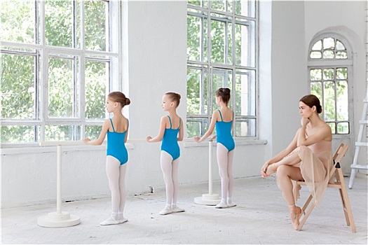 三个,小,芭蕾舞女,跳舞,芭蕾舞,教师,舞蹈室