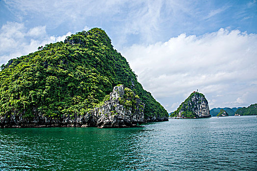 越南广宁鸿基市下龙湾海上石林