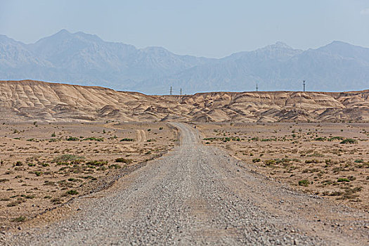 中国西部荒野道路