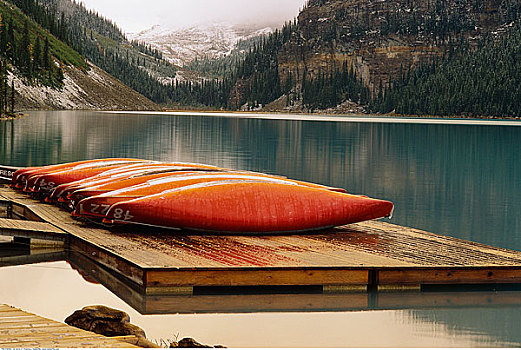 独木舟,码头,路易斯湖,班芙国家公园,艾伯塔省,加拿大