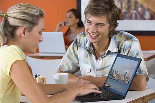 男青年,微笑,少妇,使用笔记本,咖啡,笔记本电脑,背景