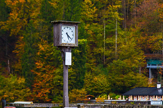 德国美丽的国王湖码头边的时钟