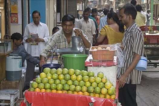 男人,制作,橙汁,市场,老德里,印度