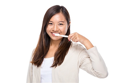 亚洲女性,使用,牙刷