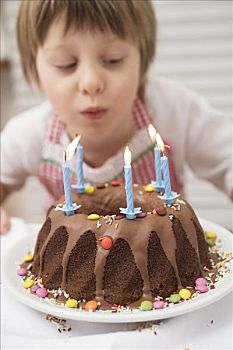 小,男孩,吹蜡烛,生日蛋糕