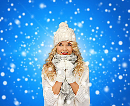 高兴,寒假,圣诞节,人,概念,微笑,少妇,白色,帽子,连指手套,上方,蓝色,雪,背景
