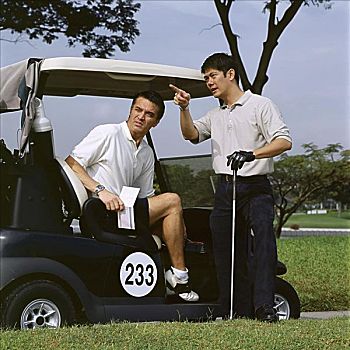 两个男人,玩,高尔夫