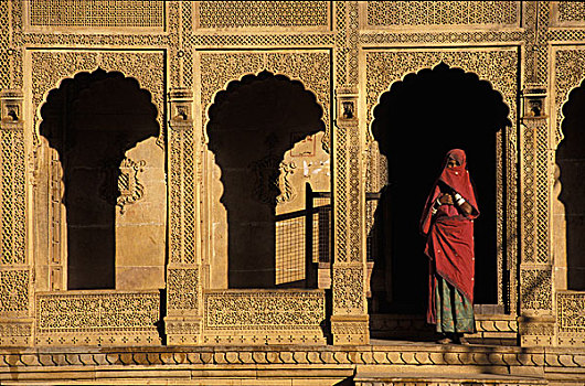 女人,拱道,斋沙默尔,拉贾斯坦邦,印度