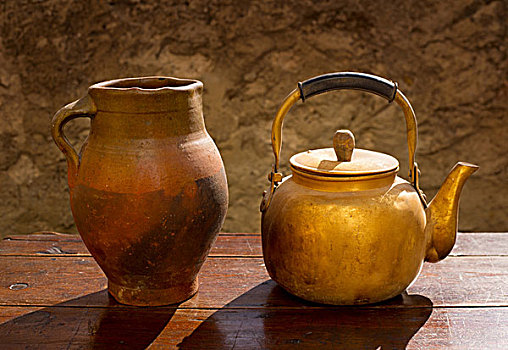 老式,黄铜,茶壶,旧式,木桌子,粘土,罐