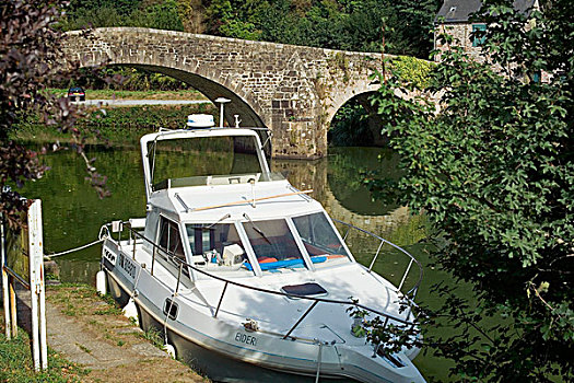 摩托艇,古老,桥,运河,靠近,布列塔尼半岛,法国