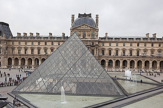 法国罗浮宫
