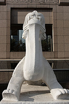 上海博物馆前的仿古雕塑